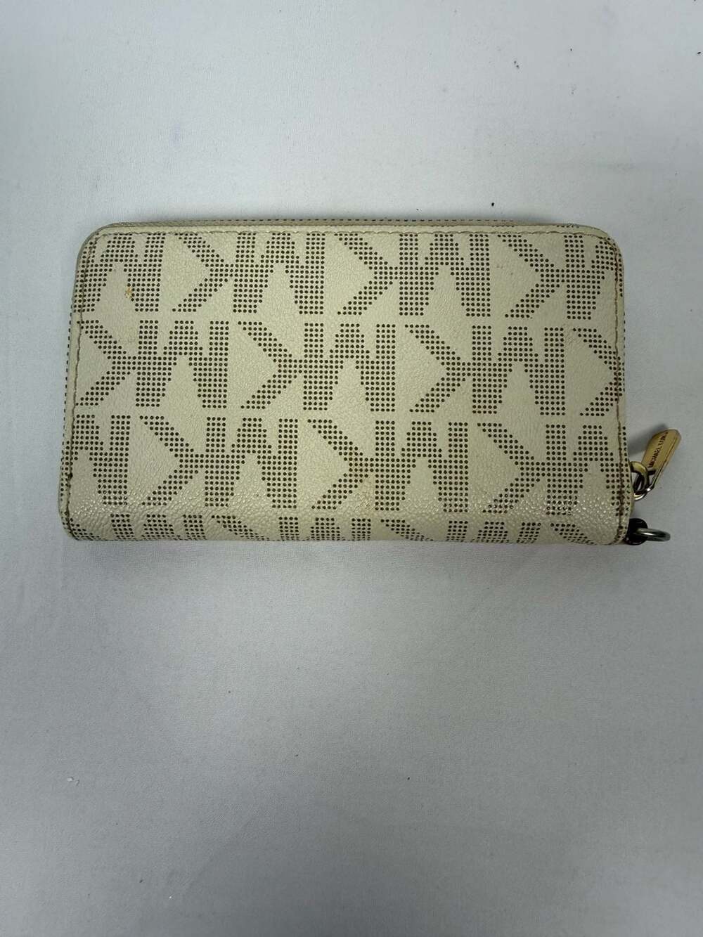 Michael Kors MK Signature Logo Zip Around Accordion Wallet in Vanilla - Picture 3 of 6